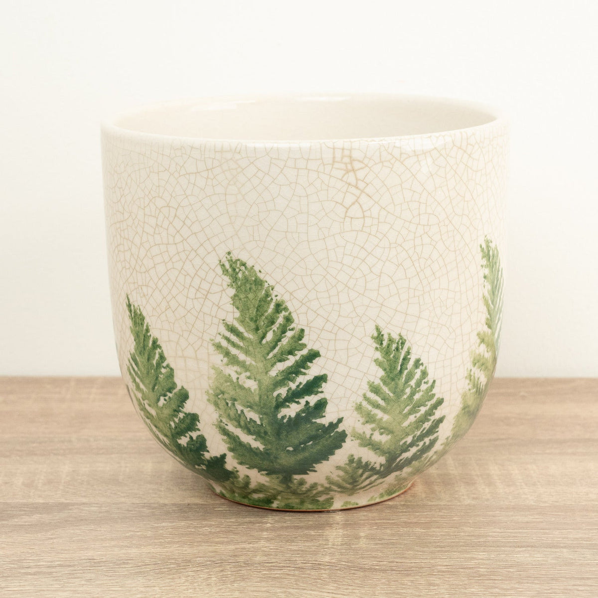 A stunningly decorative ceramic houseplant pot with a distinct white base and green fern pattern, these Veneto pots are ideal for showcasing your plants and adding a vibrant touch wherever they go! Available whilst stocks last.