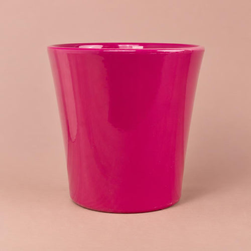 Berry Gloss Pot in fuchsia with a glossy finish