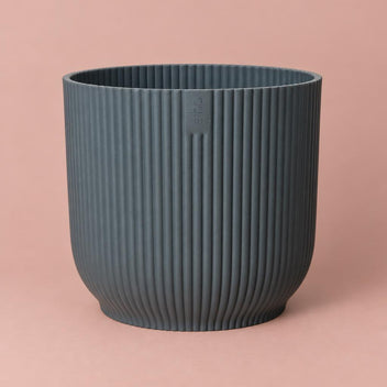 Vibes Fold plant pot in Anthracite with a wavy ribbed surface