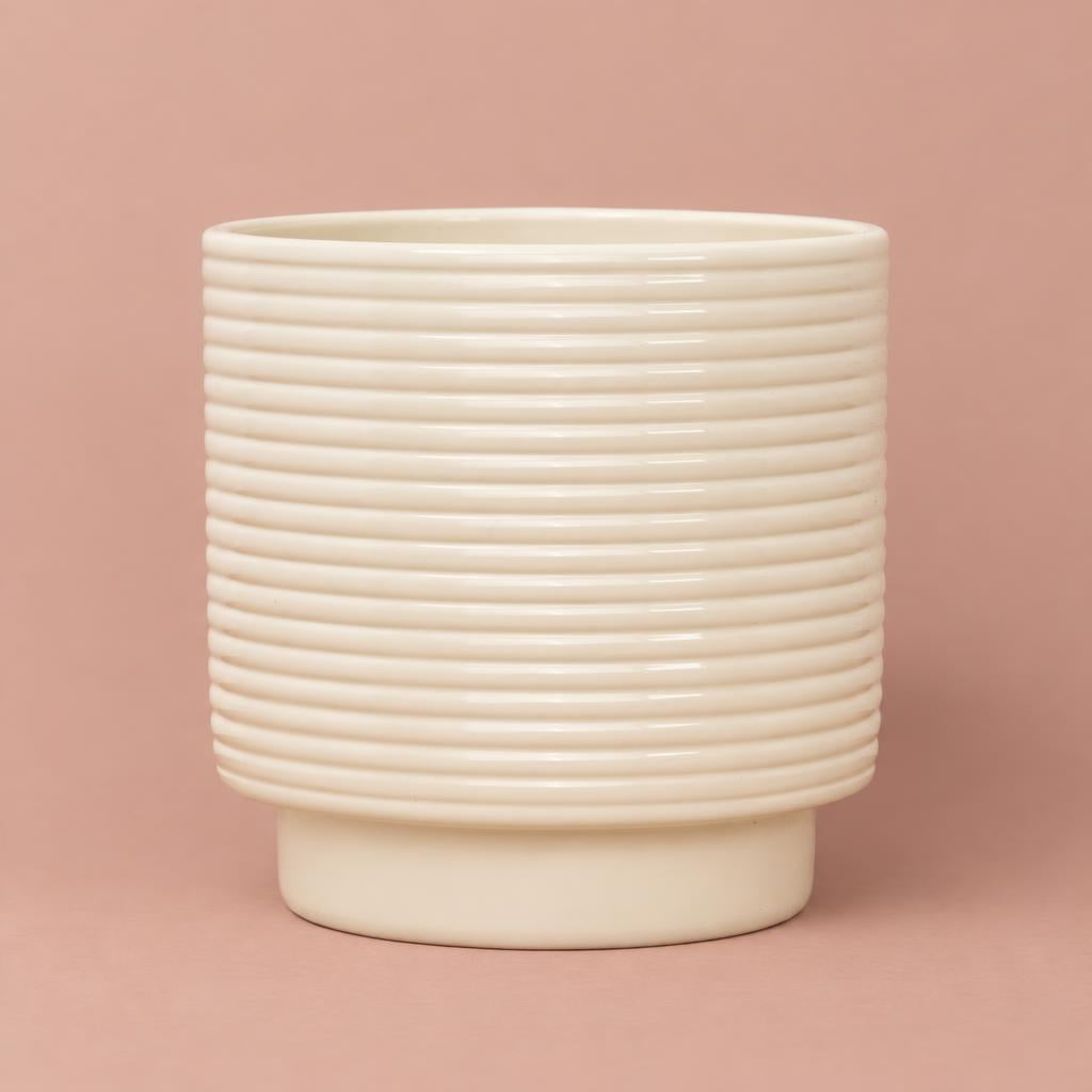 Berlin Ripple Pot in cream with horizontal ripple detailing