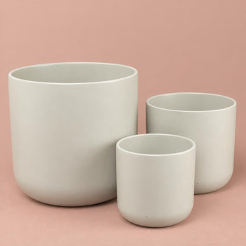 Lisbon plant pot in light grey with gently curved sides