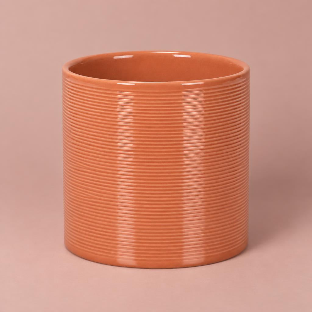 Classic ceramic pot in Papaya with a rounded shape and horizontal ribbing