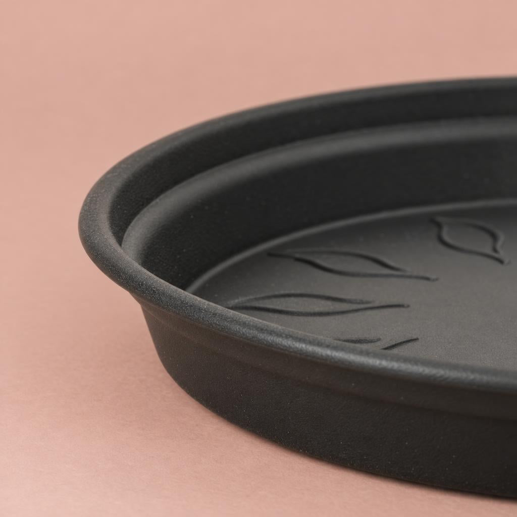 Round plant saucer in anthracite black