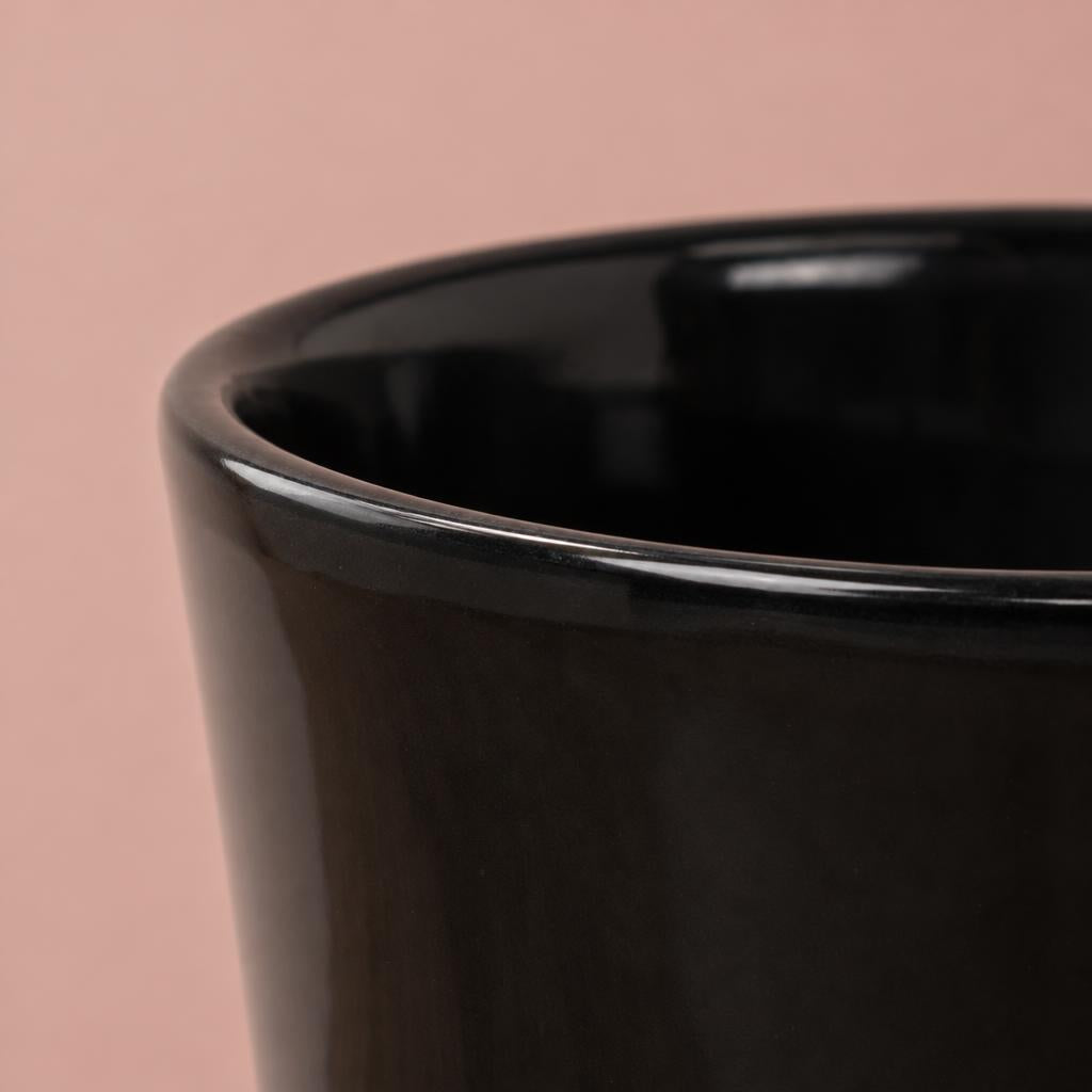 Black ceramic Lena pot