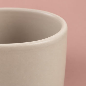 Stone Hugo plant pot with grey-white colouring
