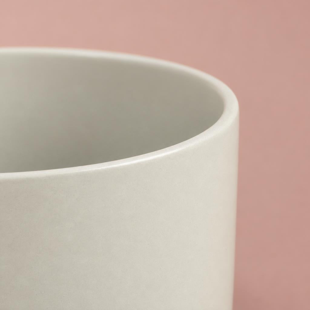 Light grey Lisbon pot with a minimalist design