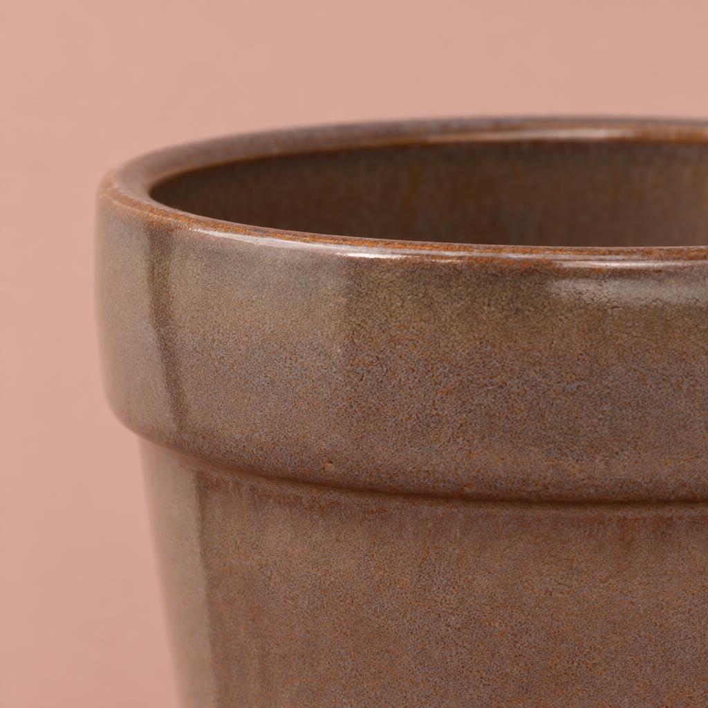 Heather Dulci Reactive pot with a gently curved shape