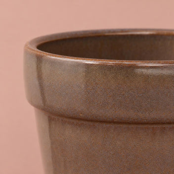 Heather Dulci Reactive pot with a gently curved shape